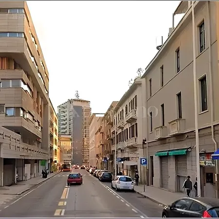 Mb Monolocale In Via Xx Settembre 3* 卡利亚里